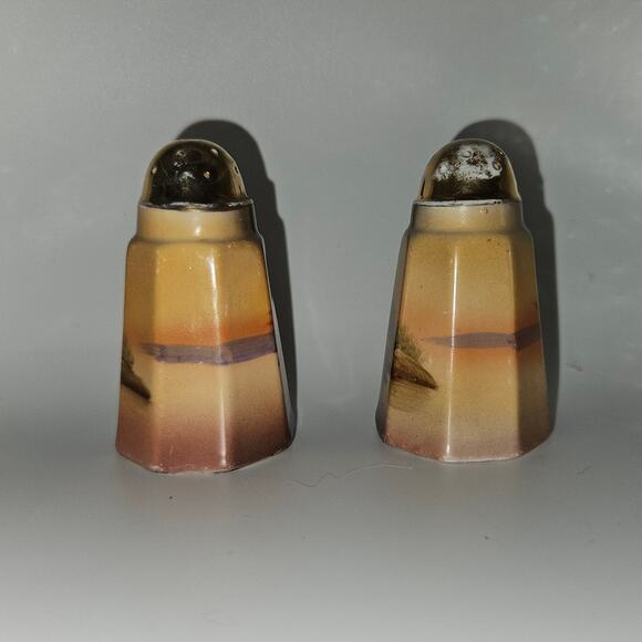 Vintage Hand Painted Japan Salt & Pepper Shakers Scenic Landscape Gold Tops - Picture 3 of 6